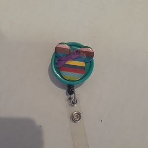 Retractable name badge holder